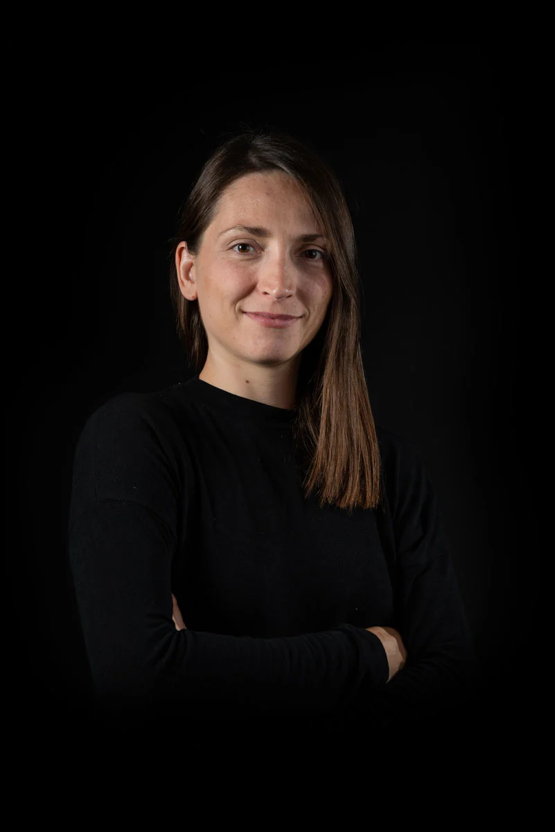 Lilian Schrader Iken Design Team Portrait Frau schwarzer Hintergrund Lilian Schrader